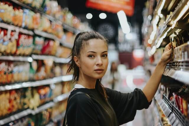 A person in a grocery storeDescription automatically generated