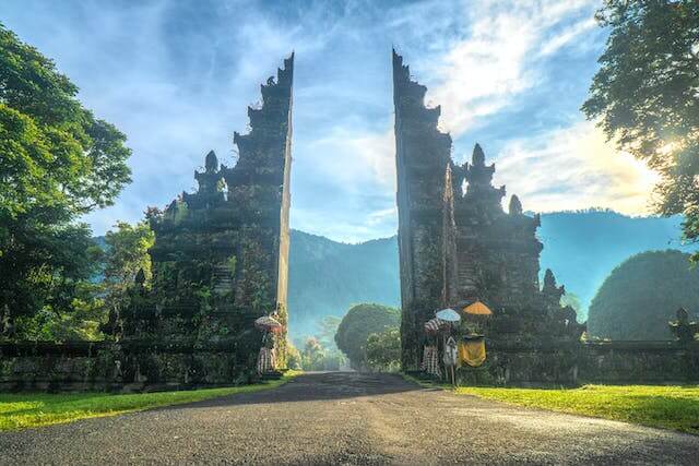 A stone gate with a couple of towersDescription automatically generated with medium confidence