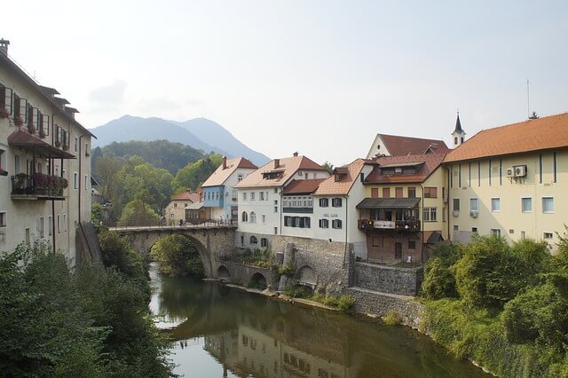 A river with a bridge over a town

Description automatically generated with medium confidence