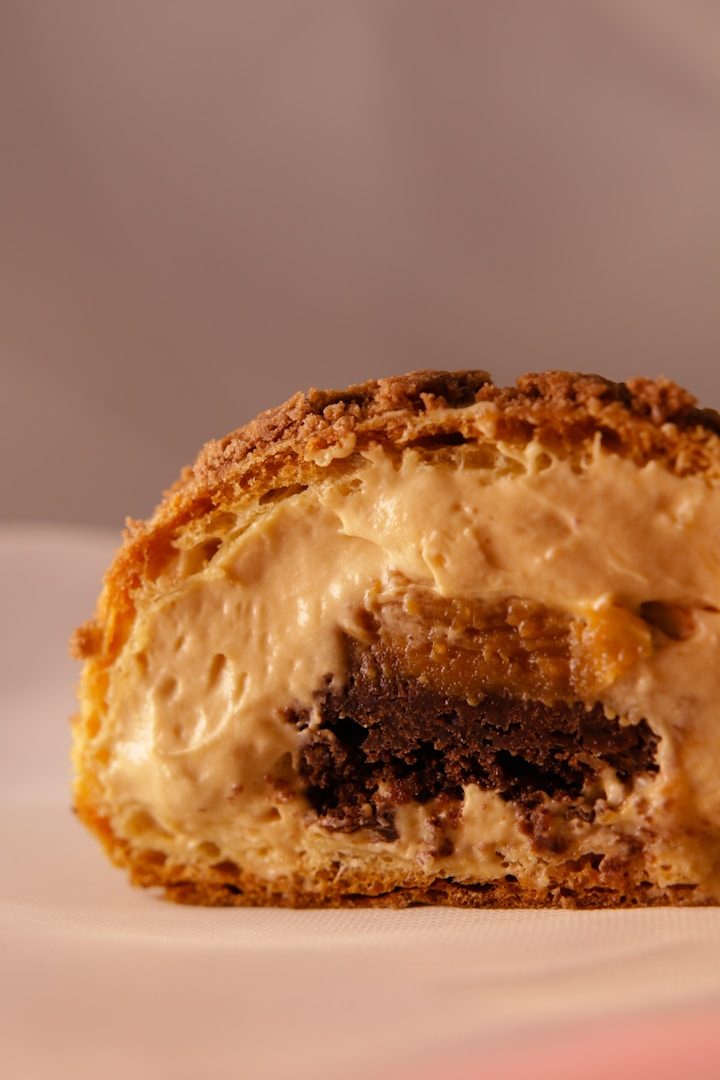 bread with black and brown cream filling (cocoanusa.com)