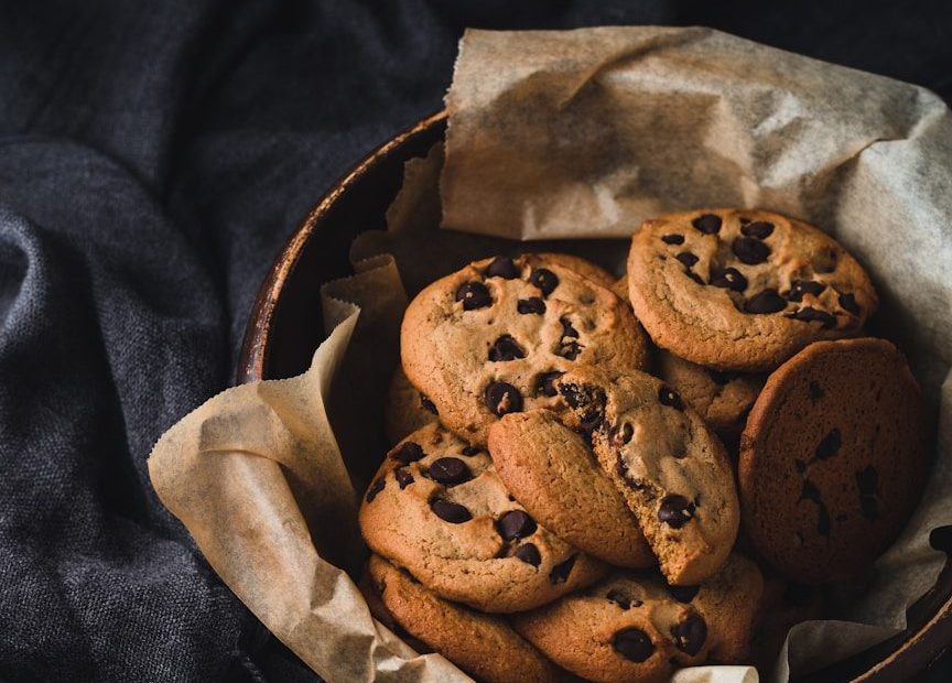brown cookies on round brown bowl
